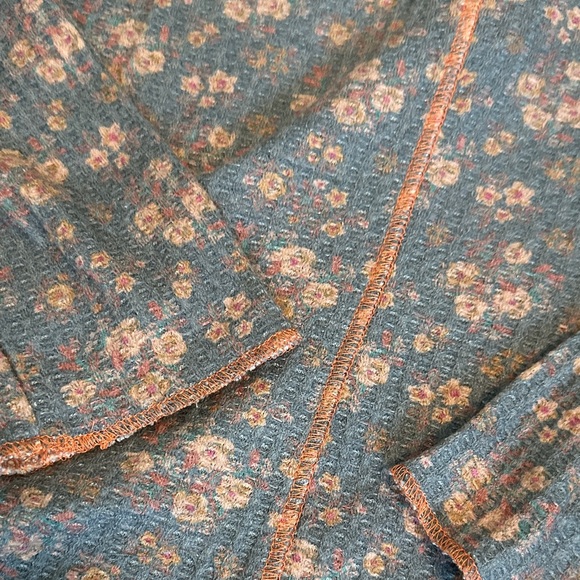 New Natural Life Reagan Thermal Henley ~ Slate Floral Blooms - Picture 8 of 8